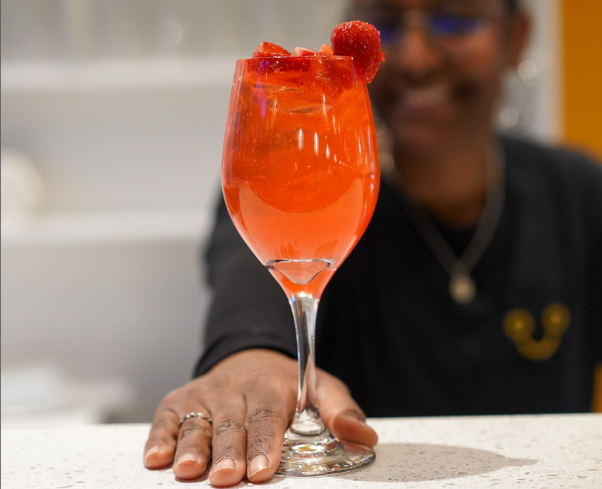 Peach 7 Cocktail - Craft Cocktails at JOYO Burger Montreal